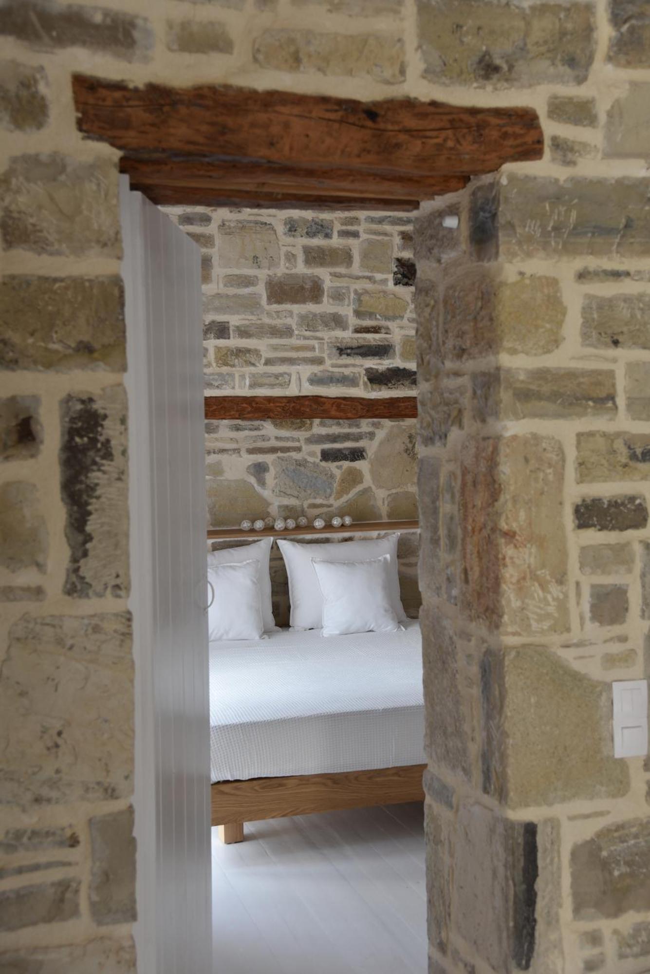 Laini Luxury Suites Pombia Exterior foto